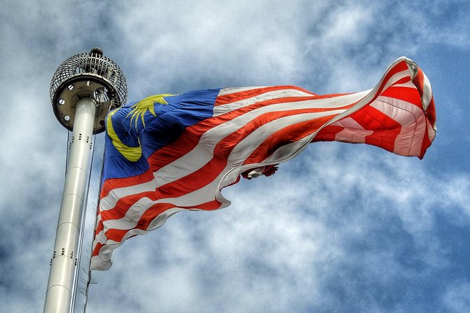 °17or19 Hrs Kuala Lumpur Van Tour from Singapore w' Tour Guide - Thean Hou and Sri Maha Mariamman: two temple styles, one day