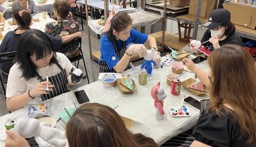 Art Jamming Workshops - Fluid Bear Pouring: A Messy Option With Big Fun Energy