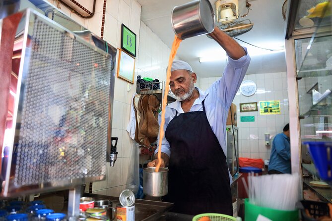 Authentic Singapore Street Food Tour - The hawker-centre stops: what each phase feels like