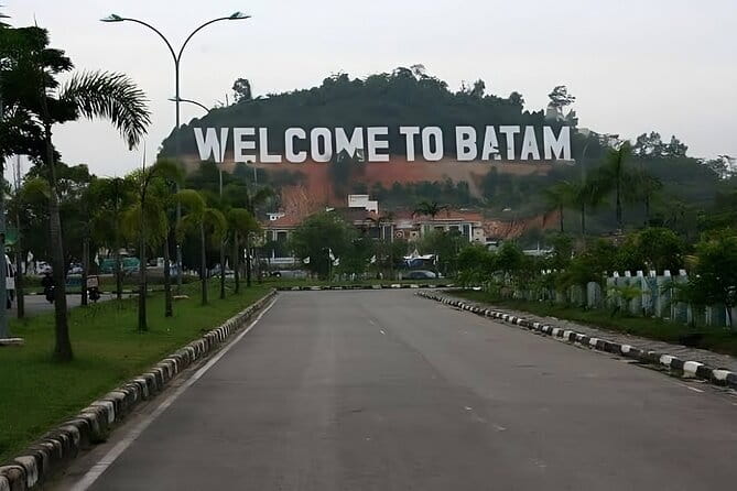 Batam Day Tour from Singapore with Ferry Ticket, Massage & Lunch - Arrival at Batam Center: Immigration, Then You Meet Your Guide