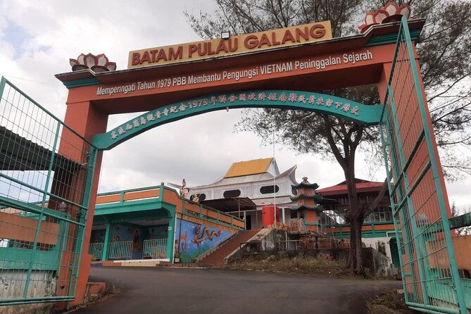 Batam Heritage Tour with Singapore Ferry Ticket, Lunch & Massage - Barelang Seafood lunch: food plus a view