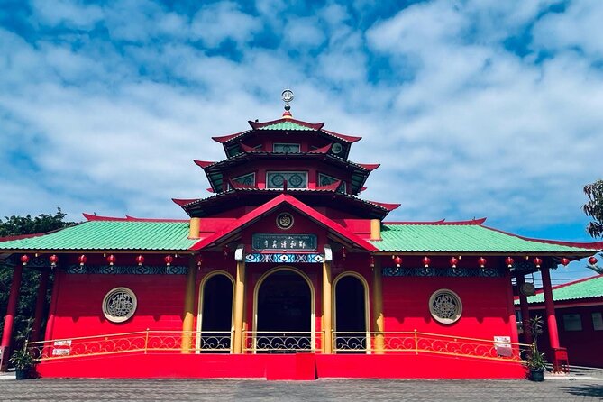 Batam Heritage Tour with Singapore Ferry Ticket, Lunch & Massage - Mosques and quick photo stops in Batam Center style