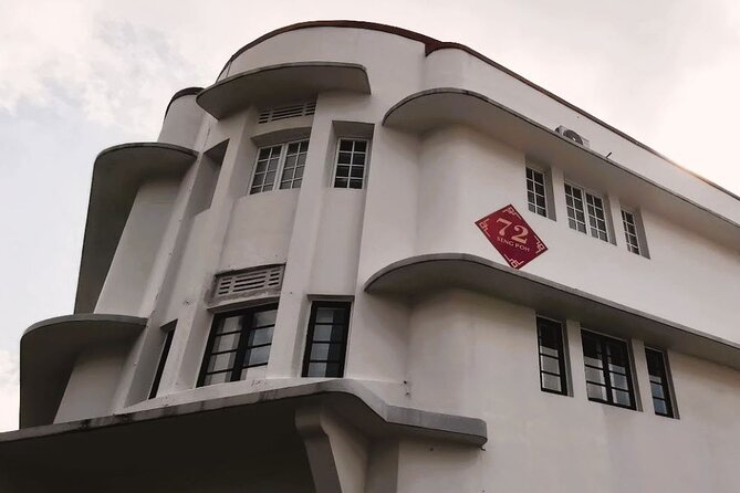Botanic Gardens & Tiong Bahru Walking Tour with Breakfast - POW brick steps and Swan Lake: quiet history and a classic 1866 water feature