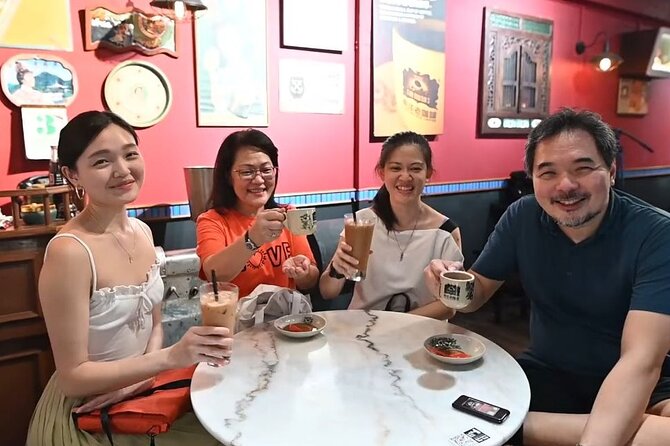Chinatown Hidden Treasures Local Guided Walking Tour - Hidden alleys and Yip Yew Chong 3-D murals for real photo time