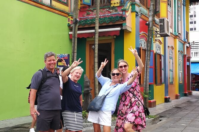 Chinatown, Little India, Kampong Gelam City Highlights Tour - Stop 1 in Kampong Glam: murals, a temple visit, and the local street look