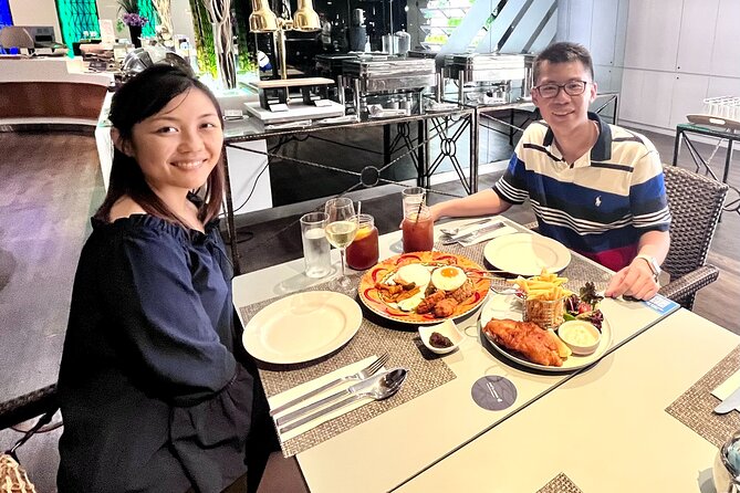 Cruise and Dining Adventure in Tropical Paradise of Singapore - Sentosa Cove meeting point: simple to find, strict about timing