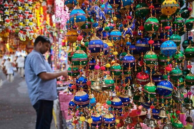 Exclusive Private Tour by a Singaporean Guide - Singapore City Gallery plus Maxwell Market lunch idea