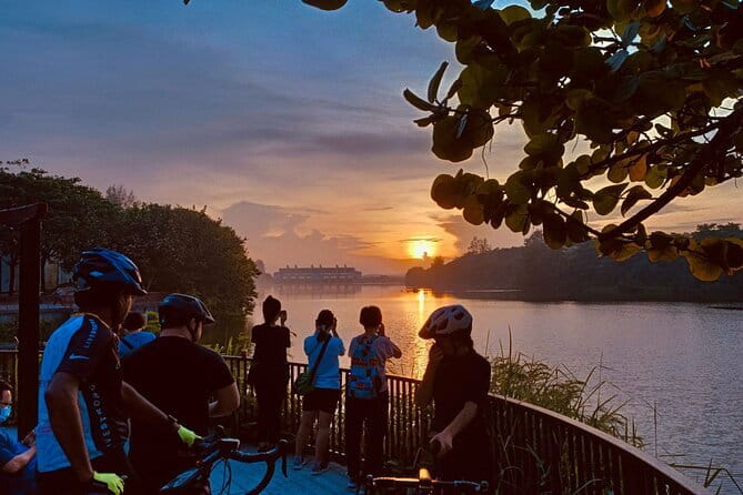 Explore a Rainforest teeming with Wildlife at Night! - Wildlife possibilities: snakes, colugos, civets, and the small stuff