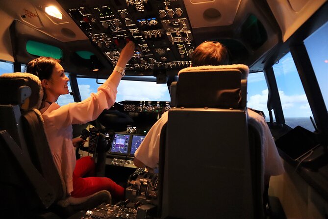 Flight Experience Singapore - Sitting in the Captain’s Seat of a Boeing 737-800NG