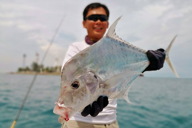 Join-in Yacht Fishing at the Southern Islands of Singapore - Stop 2: the Southern Islands fishing grounds, where the captain matters