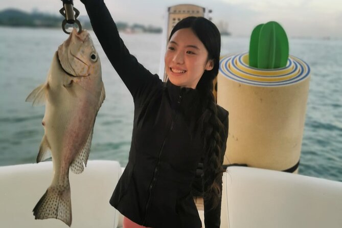 Join-in Yacht Fishing at the Southern Islands of Singapore - What to bring: rain gear and motion support are not optional details