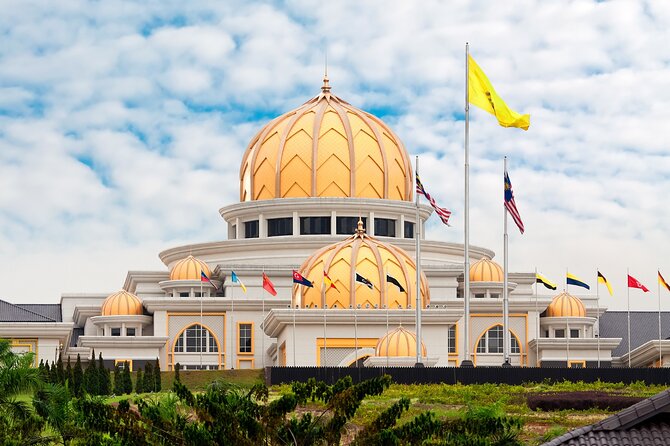 Kuala Lumpur and Malacca: Private Historical Tour from Singapore - Dataran Merdeka, the National Monument, and Istana Negara: Meaningful Stops, Short Windows