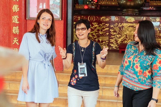 Off the Beaten Track in Singapore: Private City Tour - Sri Darma Muneeswaran Temple: a pillar-less view of Hindu rituals