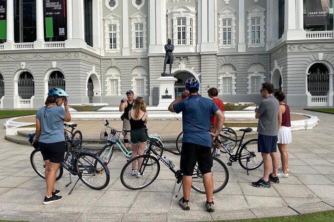 Past And Present Singapore Bike Tour - Merlion Park and Marina Bay Sands: Two Symbols, One Skyline View