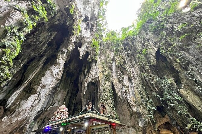 Private 2-day tour: Thailand, Malaysia & Indonesia (3 countries) from Singapore - Piyamit Tunnels, Millennium Tree, and Wat Phuttha Thiwat