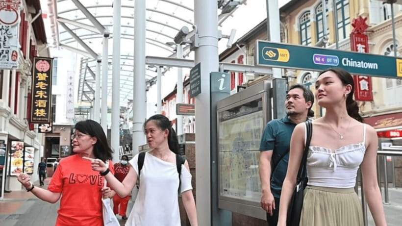 Private Chinatown Heritage Tour with Best 8 Local Tastings - Murals, side streets, and the coffee shop stop that changes the mood