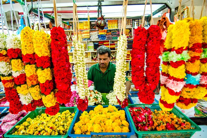 Private Singapore Chinatown, Little India and Temples Guided Tour - Kampong Glam and Sultan Mosque, golden dome and fabric shopping time