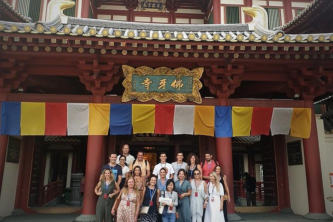 Private Singapore Walking Tour with a Local- Half day or Full Day - How the Tour Handles Food, Hawker Centres, and Cash-Only Reality
