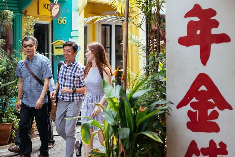 Singapore: 2.5-Hour Private City Tour Off the Beaten Track - Getting there: meeting point and the walk style you should expect