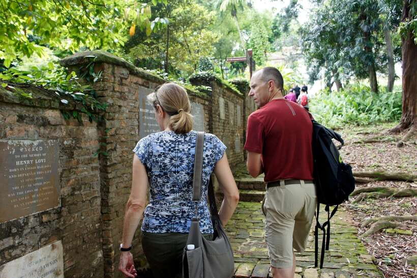 Singapore 2.5-Hour Walking Tour: Graves, Guns & Battles - From the Outdoor Lift to the first grave, getting your bearings fast