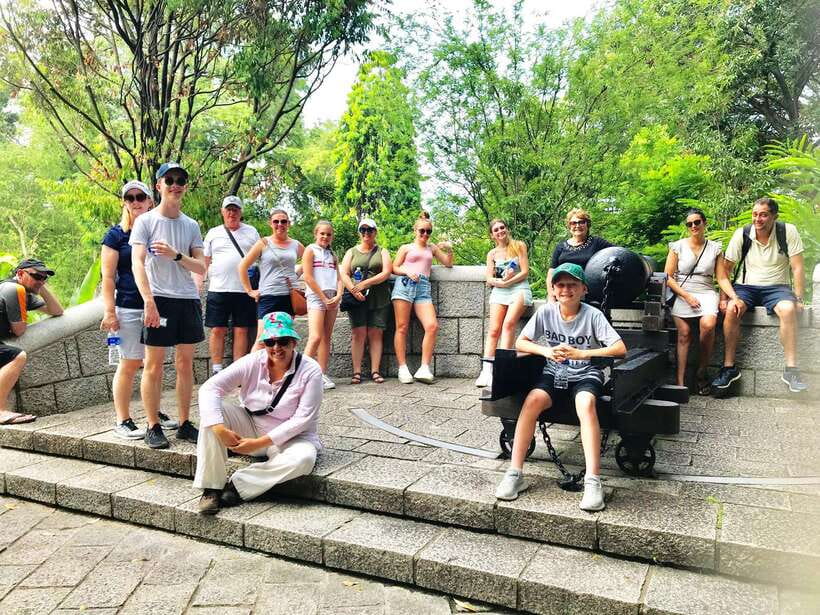Singapore 2.5-Hour Walking Tour: Graves, Guns & Battles - Grave of the Last Ancient King and the 19th-century colonial cemetery