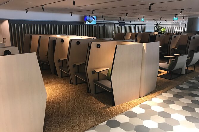 Singapore Changi Airport BLOSSOM - SATS & Plaza Premium Lounge at Terminal 4 - Inside the lounge: comfort, showers, and where you spend your time