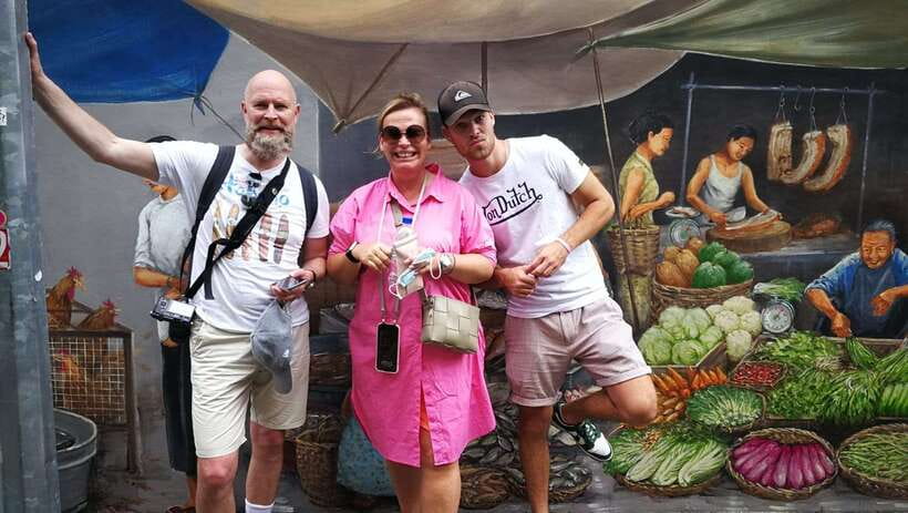 Singapore: Chinatown and Little India Guided Walking Tour - Meeting at Let’s Go Tour Singapore, and finding your guide fast