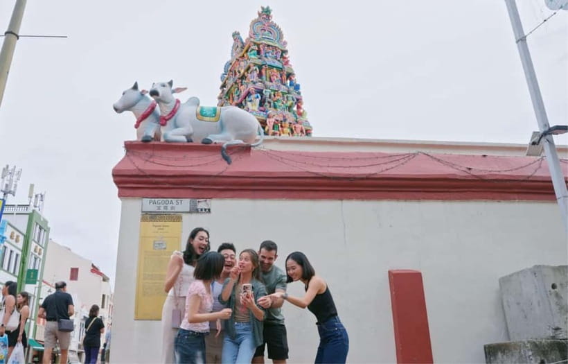 Singapore: Chinatown Food Tour with 6 Tastings - Is this more fun for adults, couples, or families?