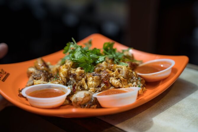 Singapore: Chinatown Hawker Market Food Tour with 7 Food Tastings - Hawker centre time: where the icons and comfort food happen