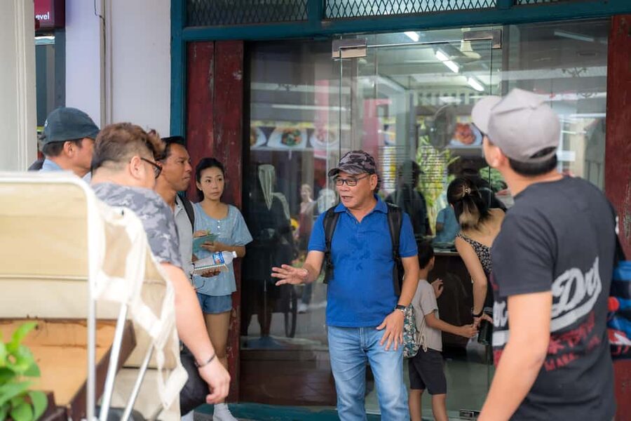 Singapore: Chinatown Hawkers Food Tour with 7 Food Tastings - South Indian comfort food in hawker form: prata or thosai