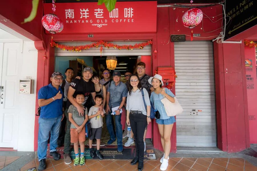 Singapore: Chinatown Hawkers Food Tour with 7 Food Tastings - Meeting point and the 210-minute walking rhythm