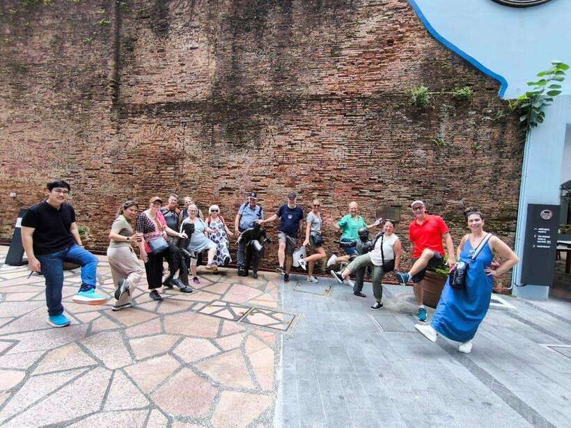 Singapore: Chinatown Historic Walking Tour with Lunch - Tea time at Pek Sin Choon, plus Cantonese pastry browsing
