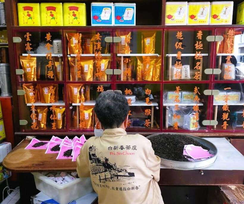 Singapore: Chinatown Historic Walking Tour with Lunch - Ann Siang Hill lanes, then clubhouses and shophouse details