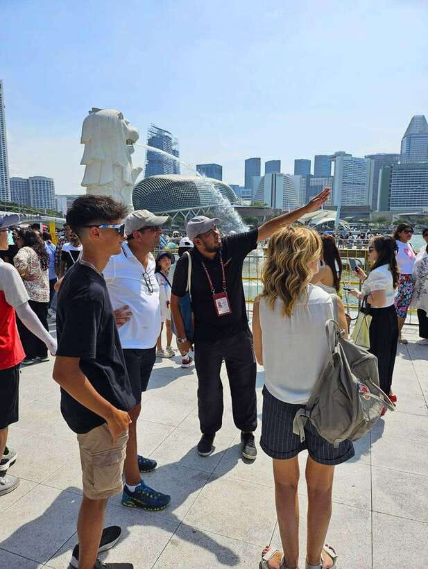 Singapore: City Highlights Walking Tour & Singapore River - Clarke Quay and Boat Quay: Quayside Views With a Local Walk Feel