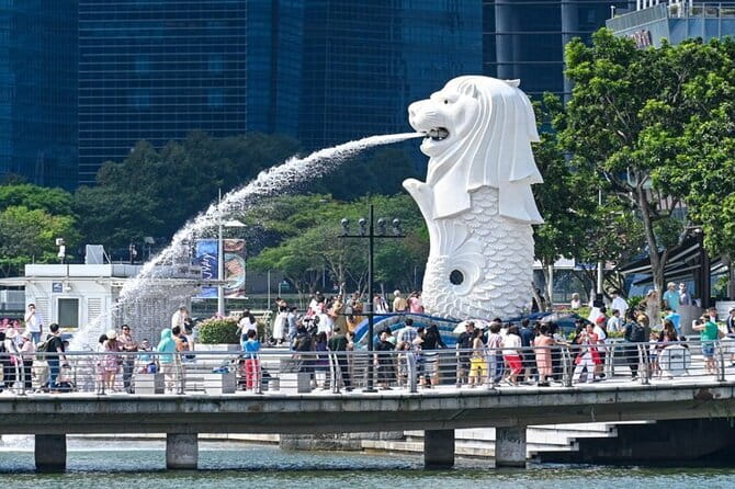 Singapore Cycling Tour - Rail Corridor, Civic District, & Food! - SkyOasis @ Dawson: local food in a modern housing setting