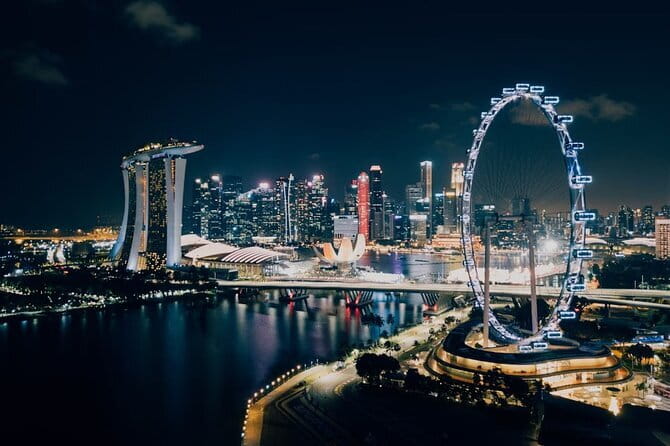 Singapore Flyer - Singapore Flyer at 165m: calm, enclosed, and made for photos