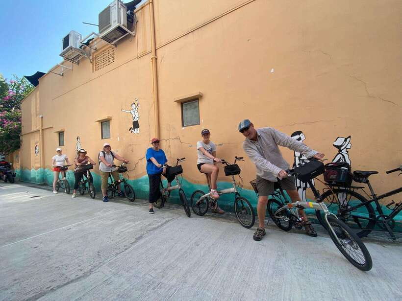 Singapore: Food and Bike Tour: Katong District - Katong Streets, Shophouse Photo Stops, and What You Learn Between Bites