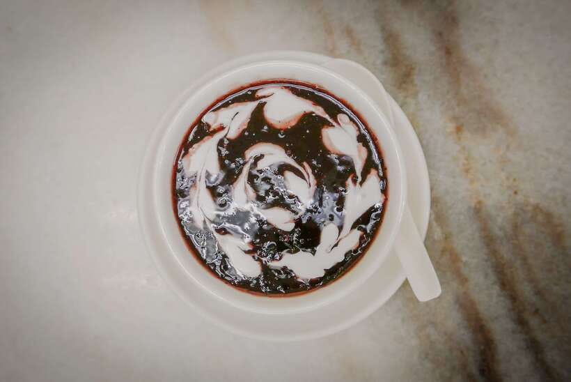 Singapore: Foodie Experience Guided Tour with 5 Tastings - Dessert finish and how to keep eating smart after