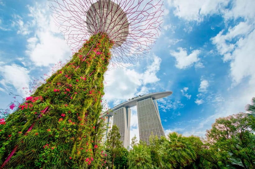 Singapore: Gardens by the Bay & Jurassic World with Pickup - If you add Jurassic World: 13 dinosaur zones in a tight window