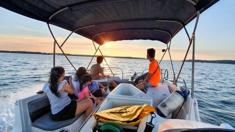 Singapore: Guided Boat Tour and Kelong Fish Farm Visit - Escaping the concrete: the catamaran cruise plan that actually feels like a break
