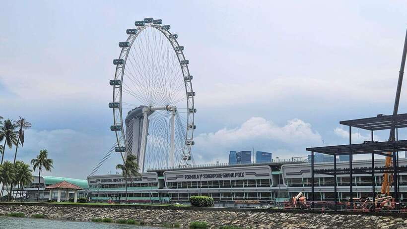 Singapore: Guided City Tour by Amphibious Duck Boat - Marina Bay’s splash moment: where the tour turns into a real experience