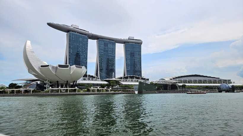 Singapore: Guided City Tour by Amphibious Duck Boat - Merlion, Esplanade, ArtScience Museum: picture the city at water level