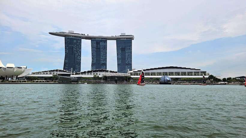 Singapore: Guided City Tour by Amphibious Duck Boat - The Civic District landmarks on the way back, plus the Fountain of Wealth loop