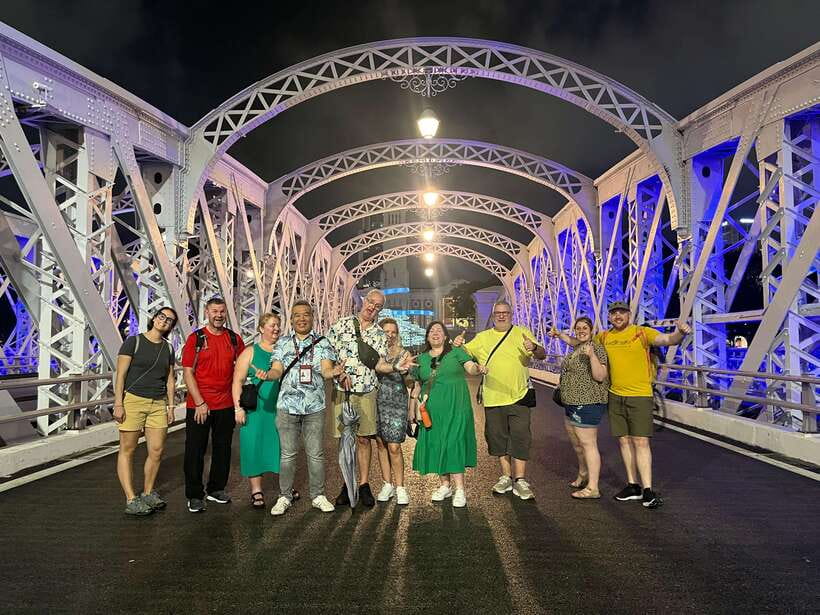 Singapore: Guided Street Food Tour at Night - Meeting at Clarke Quay MRT Exit E, and why small-group pace matters