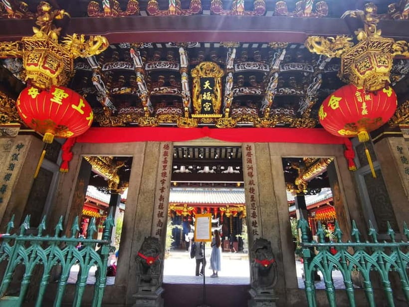 Singapore: Guided Walking Tour of Chinatown & Botanic Garden - Meeting at Nanyang Old Coffee, then getting oriented fast
