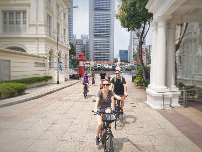 Singapore: Historical Half-Day Bike Tour - Downtown core and heritage stops, including places of worship