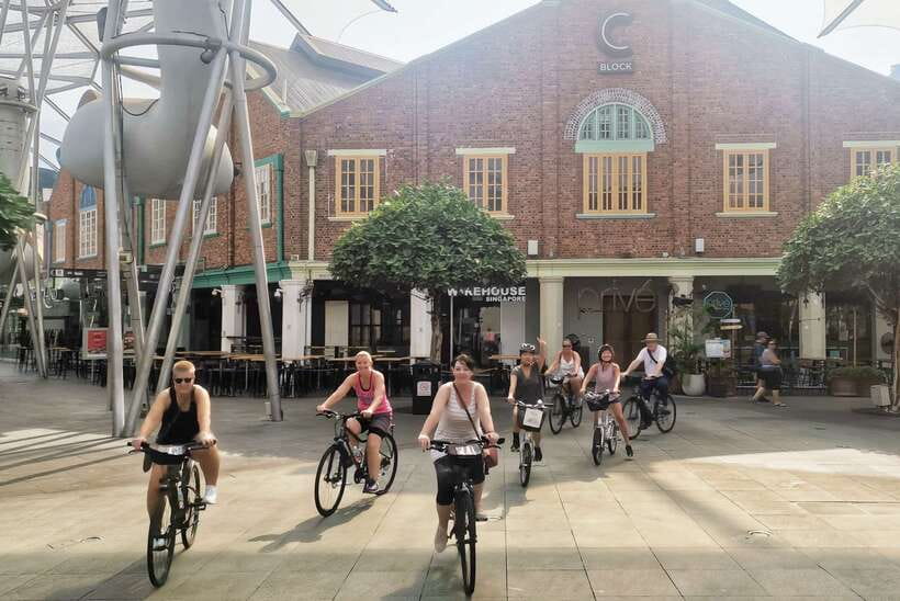 Singapore: Historical Half-Day Bike Tour - Cycling near the Formula 1 route and pit-area sights