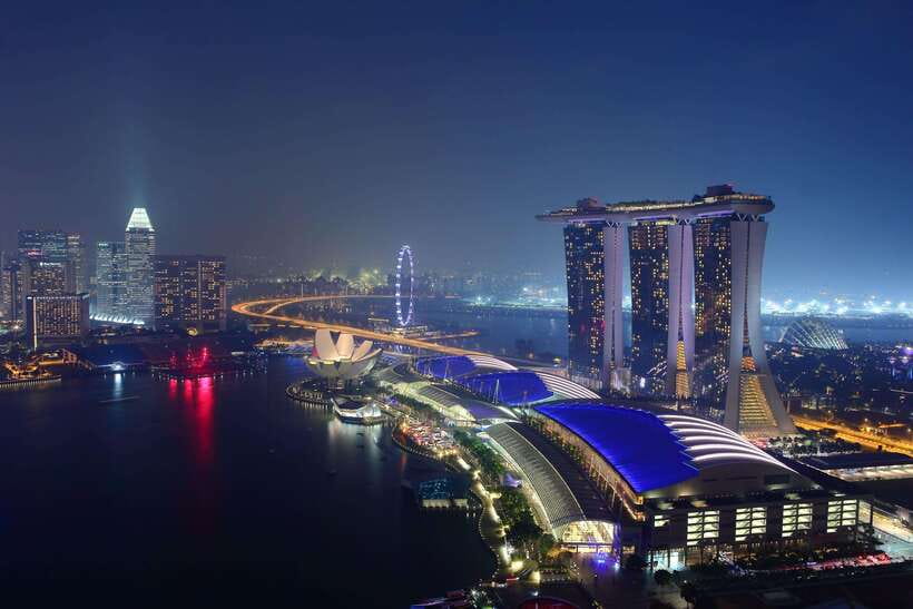 Singapore: Lau Pa Sat Night Street Food with Marina Bay Walk - Hawker food and Marina Bay at night: a smart 3-hour mix