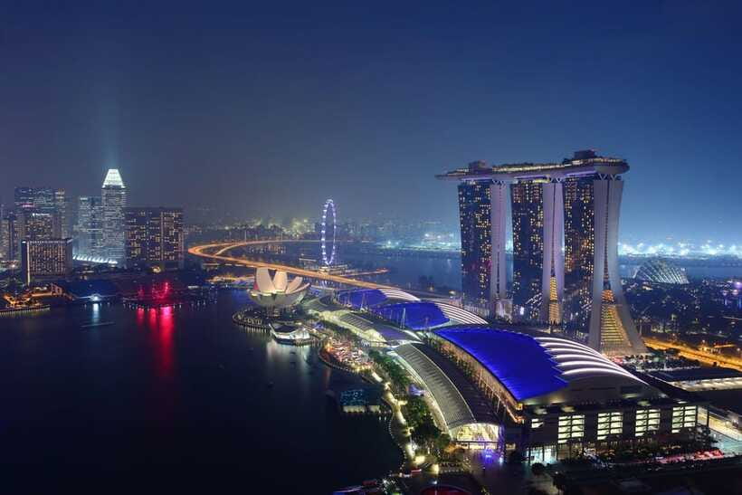 Singapore: Lau Pa Sat Night Street Food with Marina Bay Walk - Should you book this Singapore night food tour?