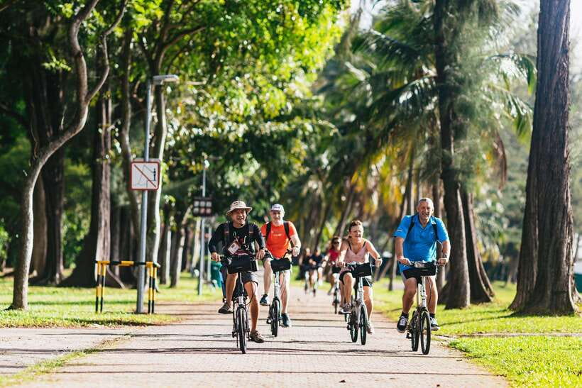 Singapore: Lion City Highlights Bike Tour - Colonial District and Singapore River: where the stories make sense